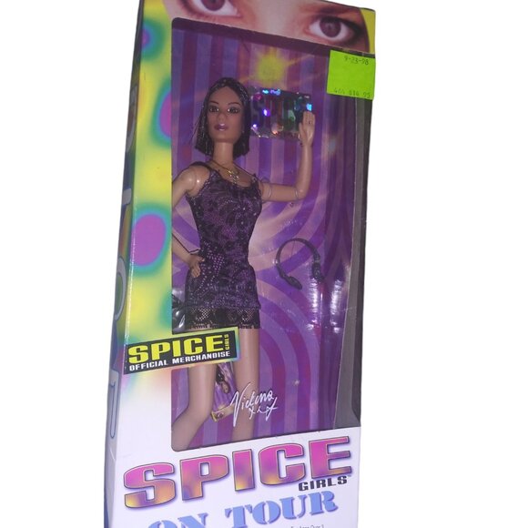 Spice Girls on Tour Posh Spice Fashion Doll Victoria Adams Galoob Toys 1998 NOS - Picture 7 of 7